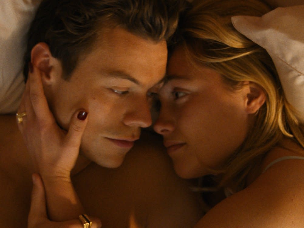 Harry Styles mit Florence Pugh in "Dont' Worry Darling". (Bild: Warner Bros. Entertainment Inc.)