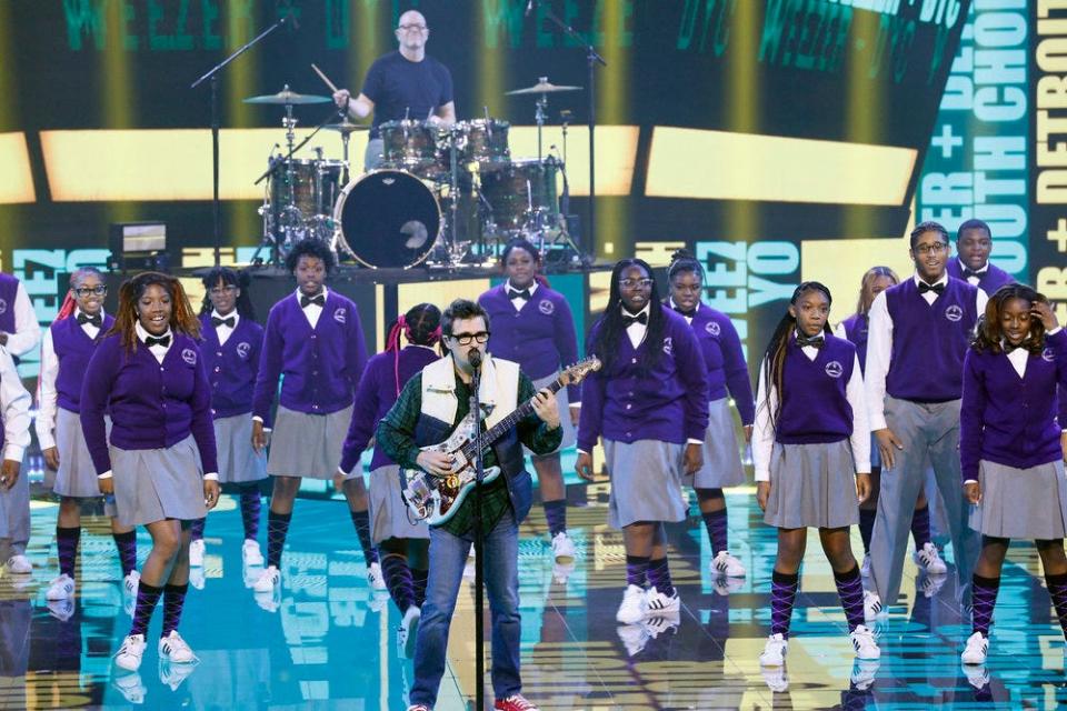 Detroit Youth Choir sings with Weezer on 'America's Got Talent All