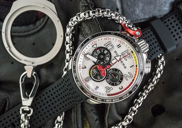 ▲Bomberg 炸彈錶 Bolt-68 Racing系列，搭配蓋板及錶鍊配件，增加懷錶佩戴方案。（圖片來源：Yahoo購物中心）