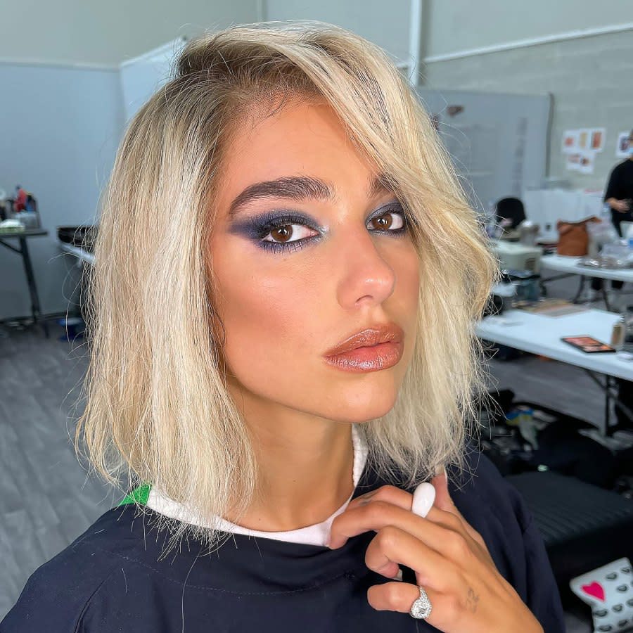 Feature Dua Lipa Blonde