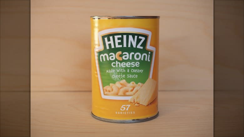 A can of Heinz macaroni and cheese