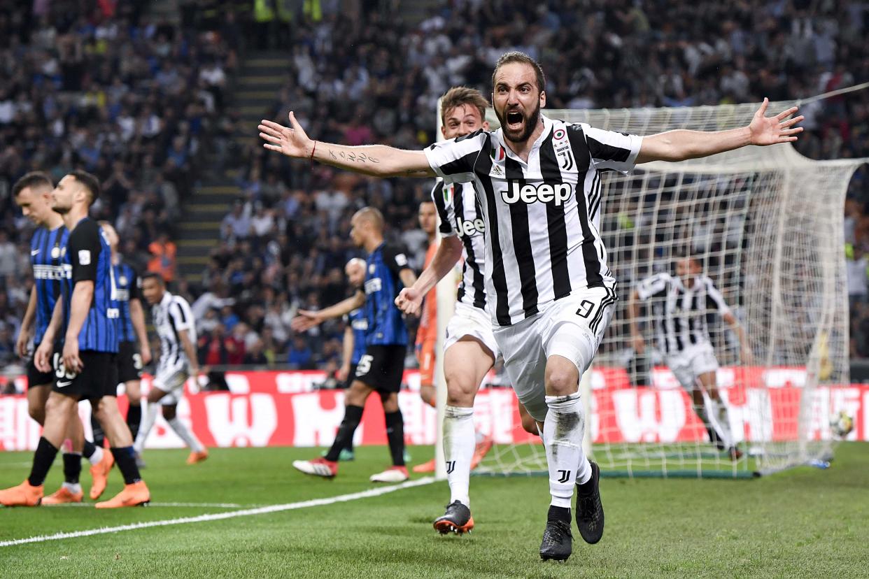 Gonzalo Higuain celebrates his winning goal for Juventus at Inter Milan. (Getty)