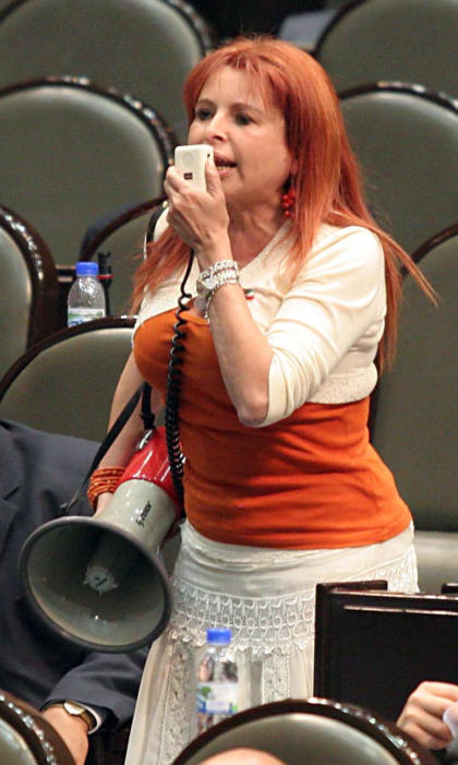 MÉXICO, D.F.- Congress/Congreso-Clanes.- Layda Sansores, hija de Carlos Sansores Pérez, ex líder nacional del PRI y ex gobernador de Campeche, quiso acceder a este último cargo, pero su partido se lo negó. Se fue a la izquierda y ha sido dos veces diputada y dos senadora, lo mismo por el PRD que por MC o por el PT. Foto: archivo Agencia EL UNIVERSAL/RCC