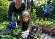 Die Slow-Food-Bewegung will vor allem den Unterschied zwischen industriellen und handwerklichen Produkten wieder hervorheben. Denn handwerkliches Können und selbst hergestellte Produkte schmecken besser und entlasten die Umwelt. (Bild: iStock/Rawpixel)