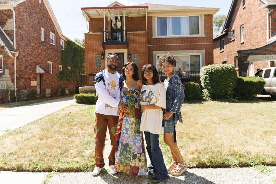 Pregnant Jhené Aiko Joins Big Sean on a Sentimental Trip to His Childhood Homes in Detroit