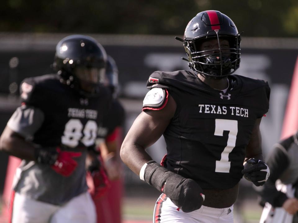 Texas Tech continues to build expectations around new edge rusher Steve Linton (7), a senior who transferred from Syracuse. Tech coach Joey McGuire said Linton had four sacks in the Red Raiders' closed scrimmage last weekend.