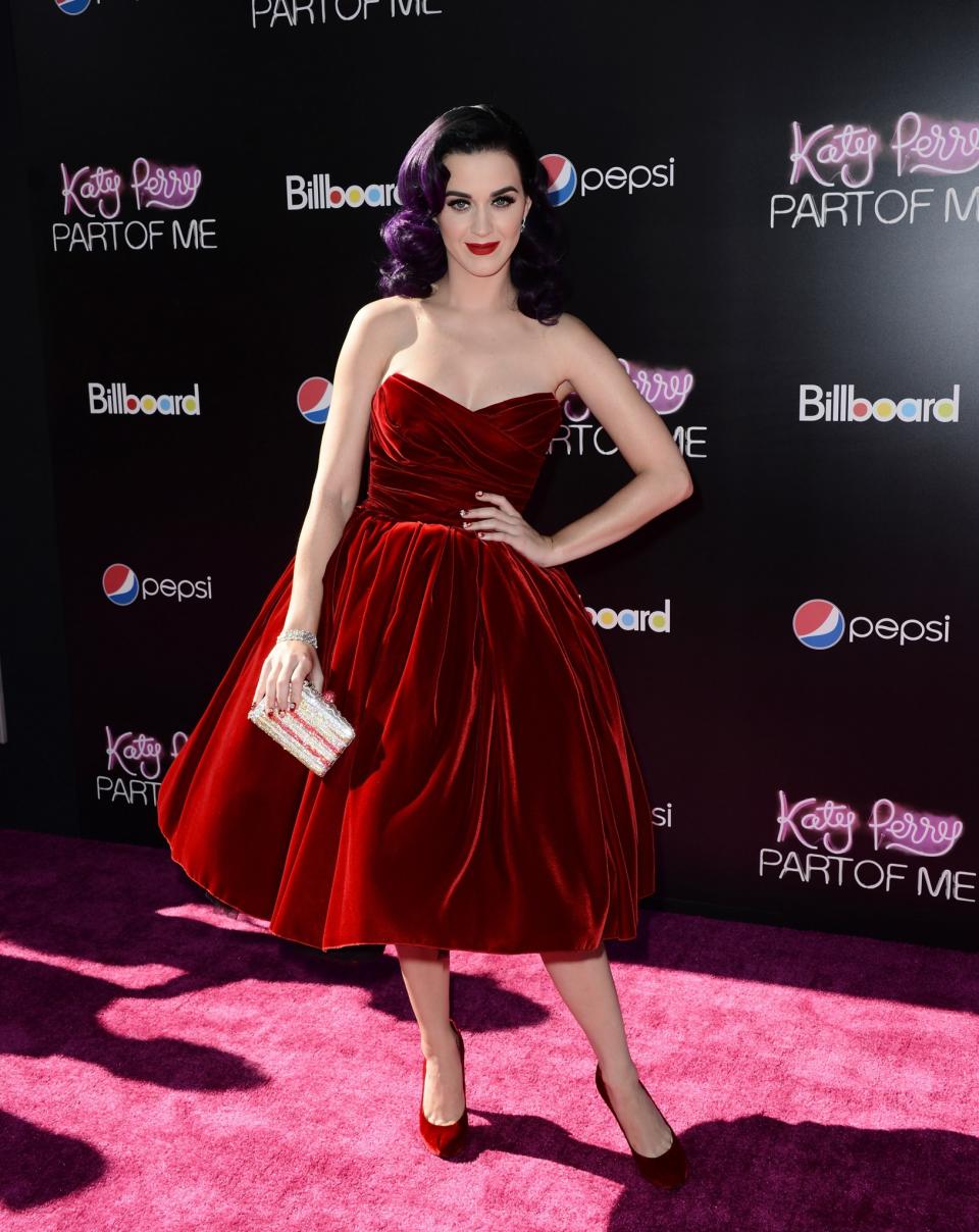 <p>We loved the uber retro vibes of this velvet dress with her clashing purple hair. [Photo: Getty] </p>