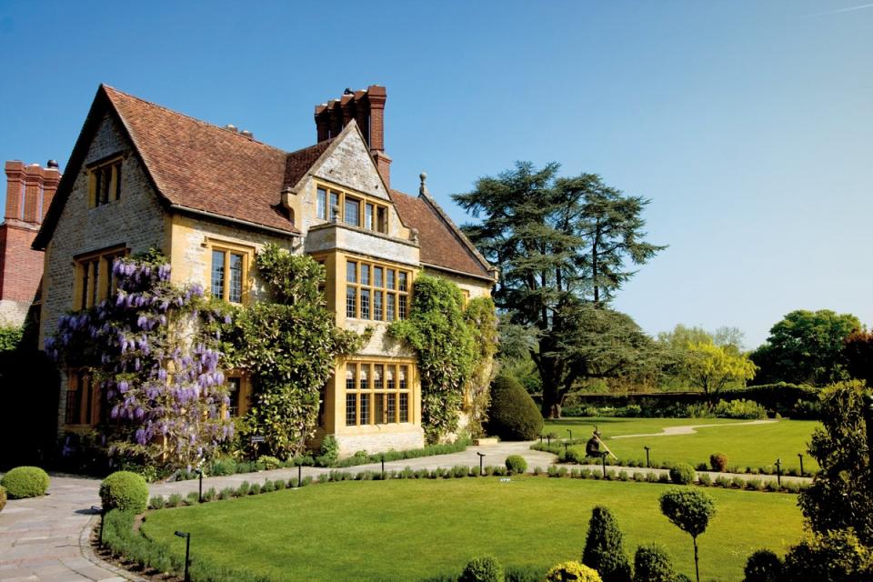 Belmond Le Manoir is immersed in acres of gardens (Belmond Le Manoir)