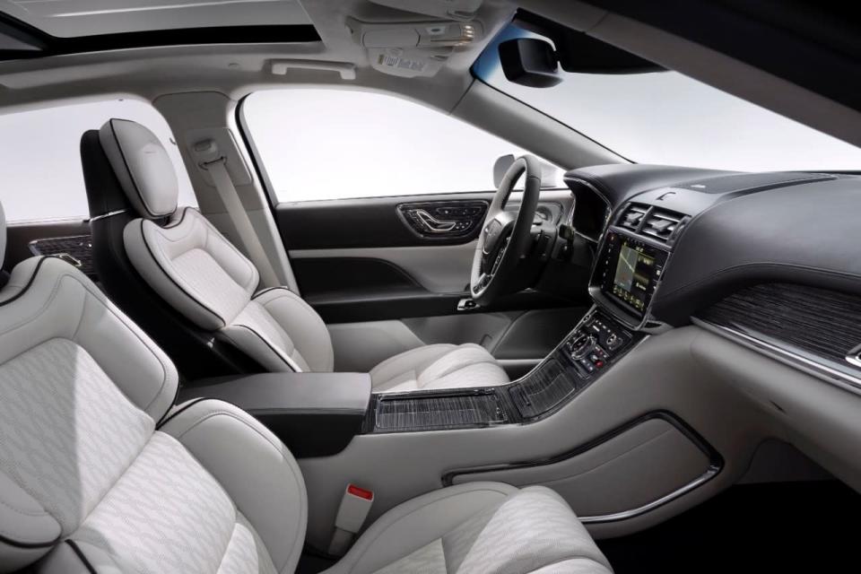 <p>The 30-way front seats can massage, heat and cool, with thigh extenders. Even the sides of the seat bottoms can move independently.</p>