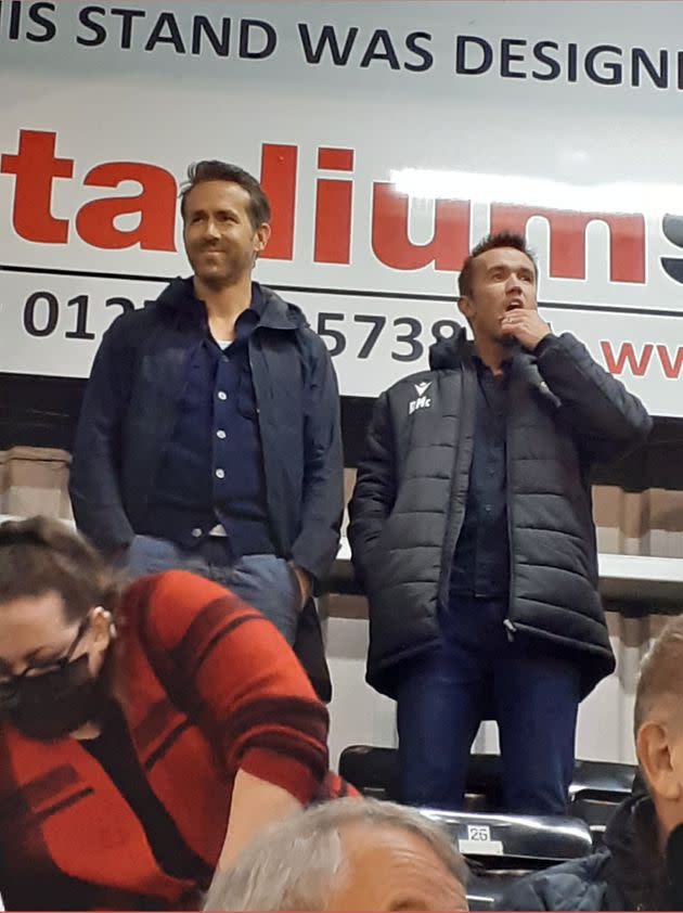 (L-R) Ryan Reynolds and Rob McElhenney at the game. (Photo: @tristanswalk/Twitter via PA Wire/PA Images)