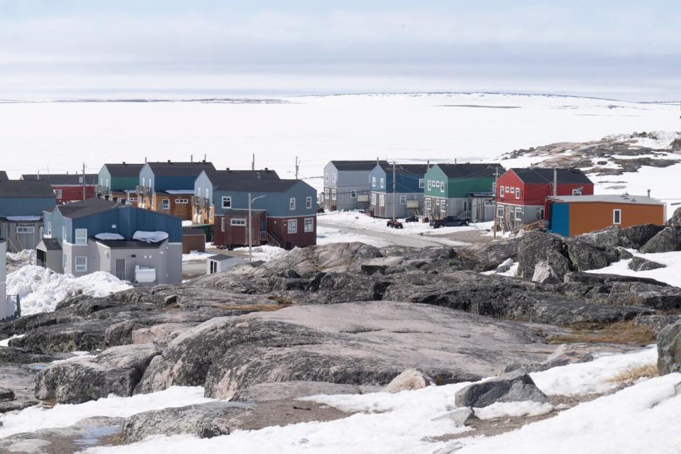 Homes face the Hudson Bay in Inukjuak, Que. on Thursday, May 12, 2022. A Quebec coroner's report recommends that people who receive alcohol conditions in sentencing should report to the health centre to be monitored.  (Adrian Wyld/The Canadian Press - image credit)