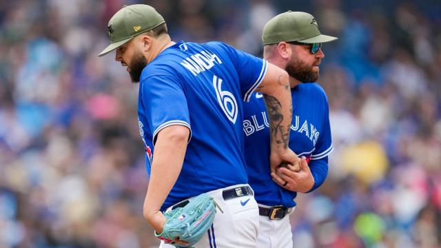 Blue Jays top Yankees on walk-off error