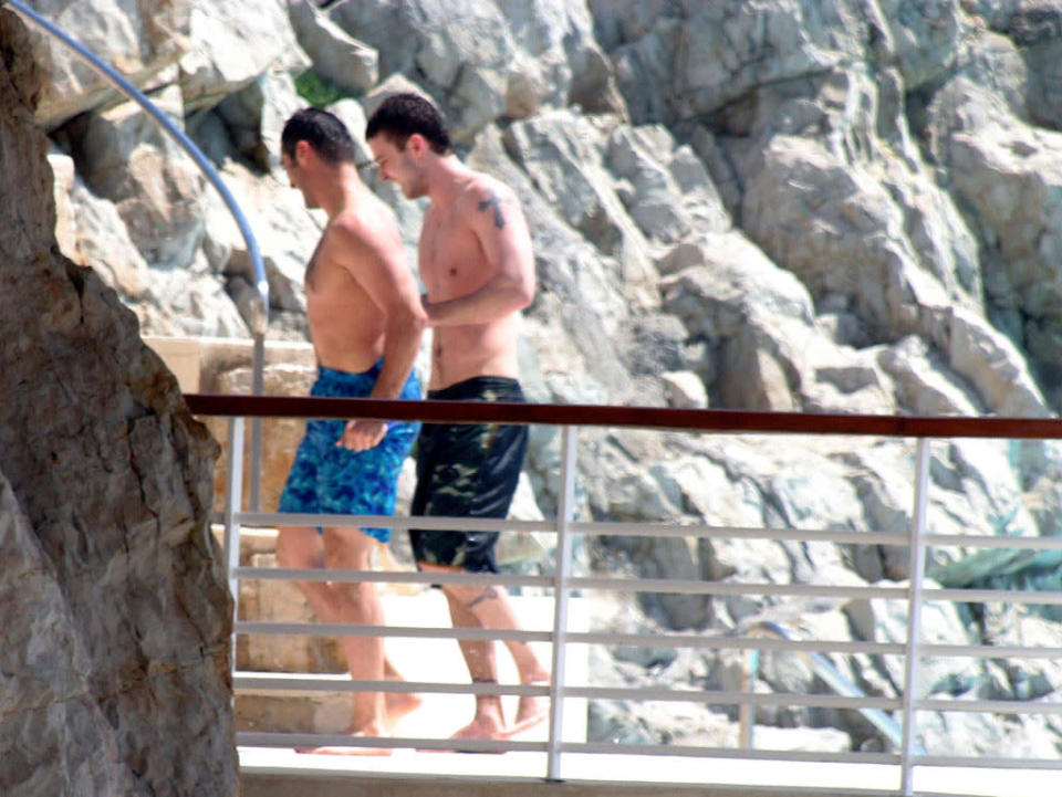 Justin Timberlake is seen swimming in the pool at Eden Roc hotel at le Cap d'Antibes on May 13, 2004 in Cannes, France.