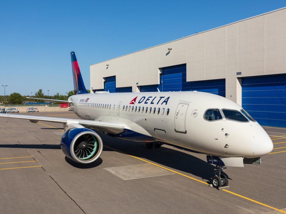 Delta A220.