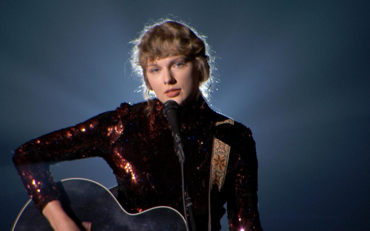 Taylor Swift goes back to her country roots with Fearless (Taylor's Version) - ACMA2020/Getty