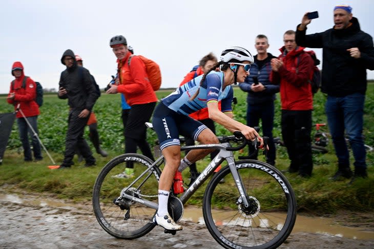 <span class="article__caption">Deignan made the right choice on tire pressure to win the inaugural Paris-Roubaix Femmes in 2021.</span> (Photo: ERIC LALMAND/BELGA MAG/AFP via Getty Images)