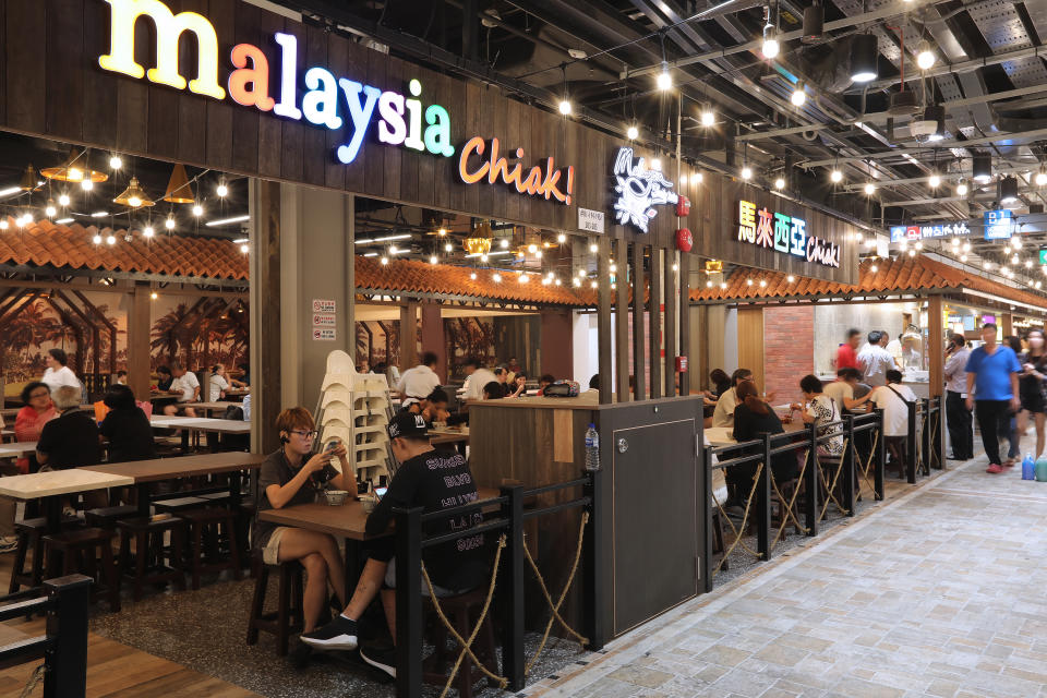 Experience authentic Malaysian street hawker fare at the South Wing’s Malaysia Chiak! (Photo: Frasers Centrepoint Singapore)