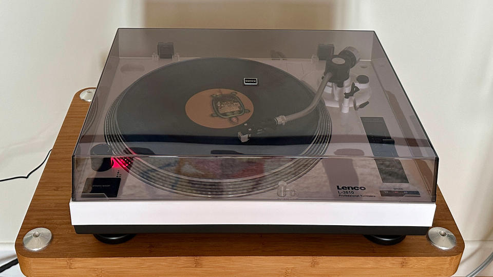 The Lenco L-3180 playing a record