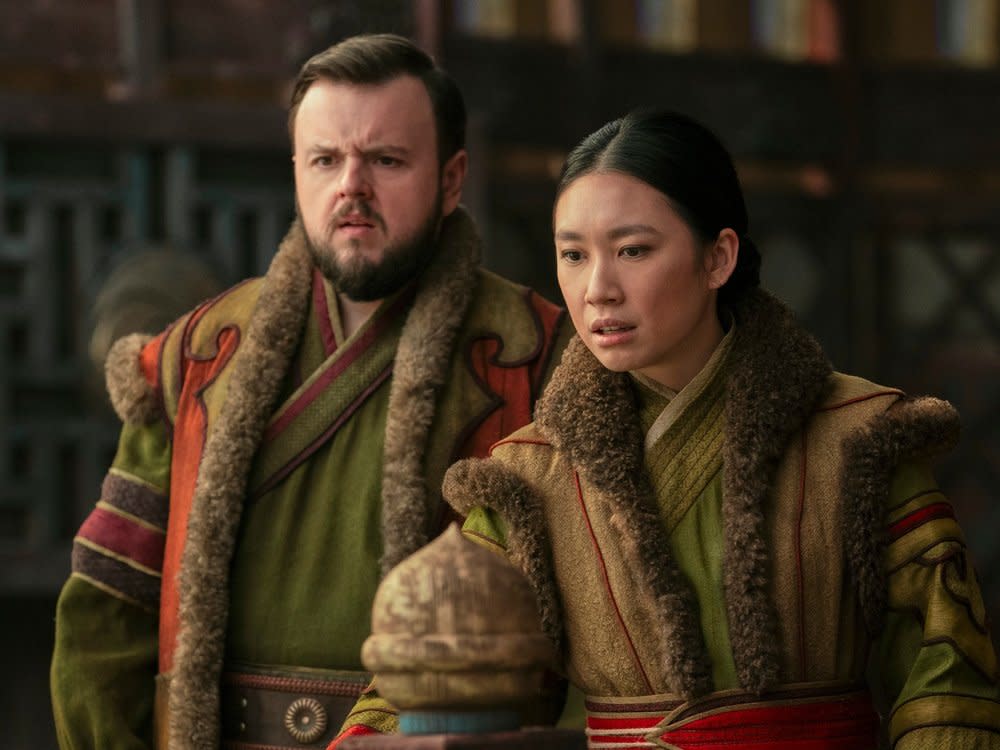 John Bradley als Jack Rooney und Jess Hong als Jin Cheng in "3 Body Problem". (Bild: ED MILLER/NETFLIX)