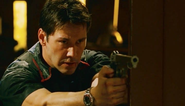 Keanu Reeves points a gun in Street Kings.