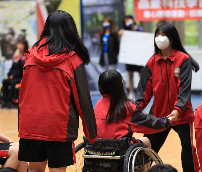 ▲身心障礙運動-校園生命教育趴趴走，首站走入新北市立佳林國民中學。官方提供