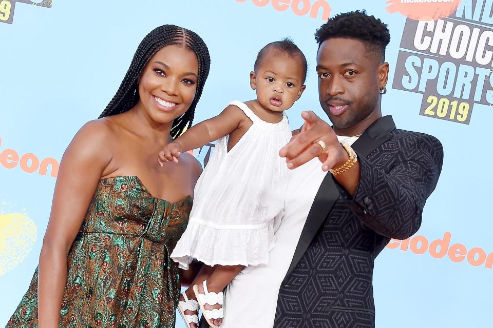 Kaavia is already a professional at red carpet posing! Here she is with her mom and dad at Nickelodeon Kids' Choice Sports 2019. 