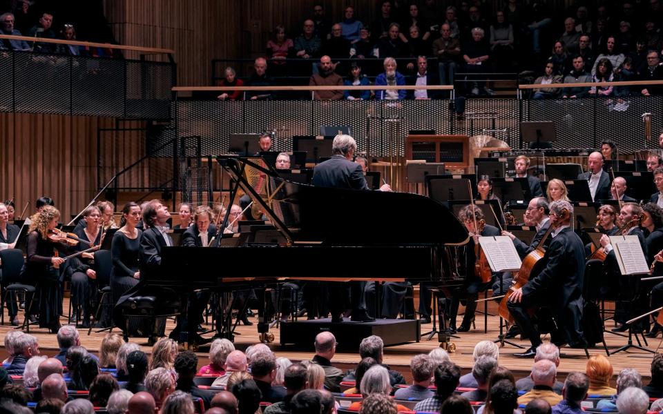 Nikolai Lugansky playing Rachmaninov's 2nd Concerto