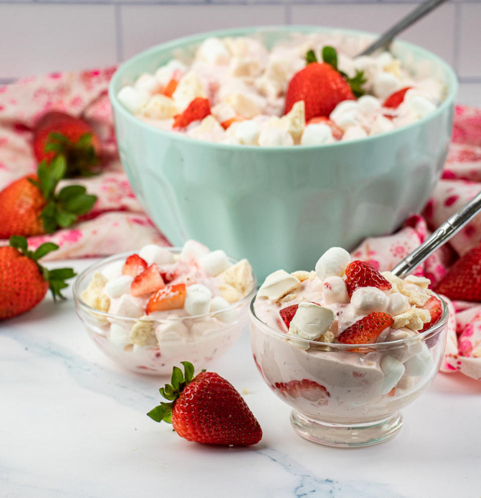 Easy Strawberry Cheesecake Fluff Salad