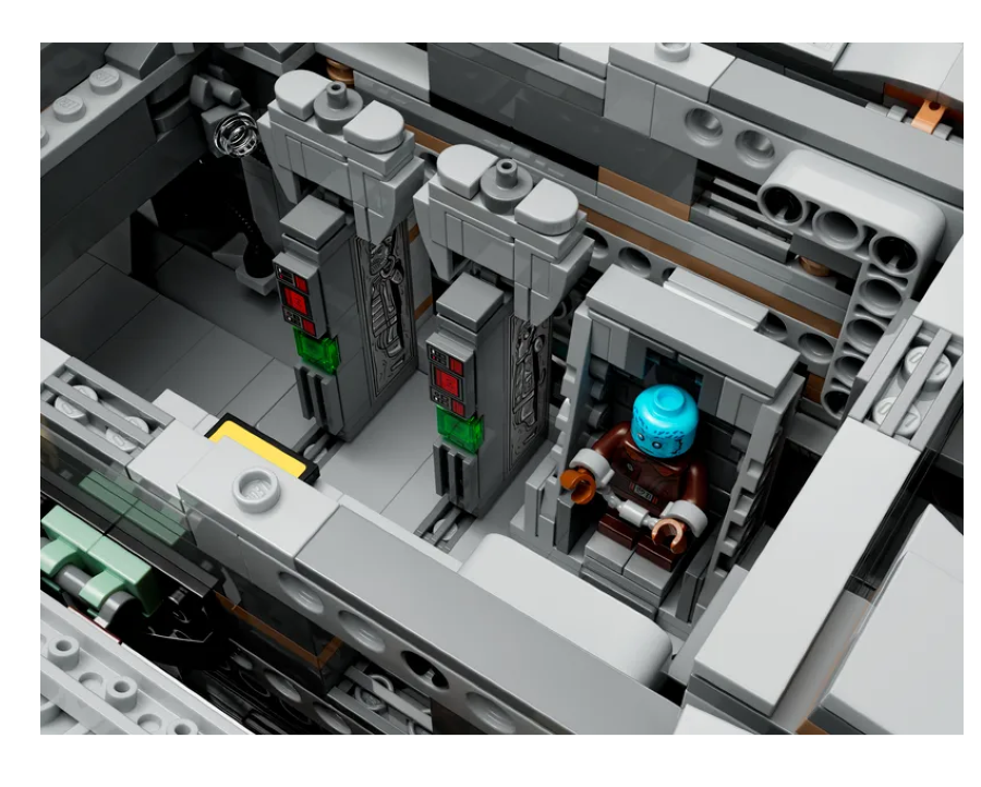 Inside view of the LEGO Razor Crest carbonite chamber