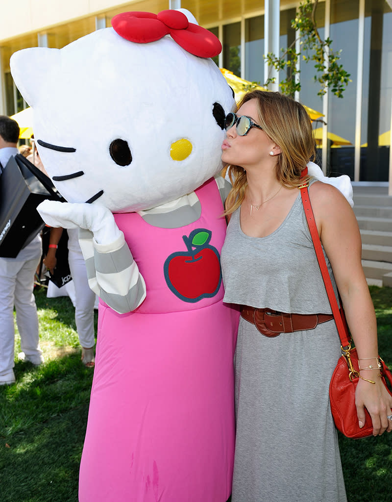 Hilary Duff had nothing but love for Hello Kitty when the feline and the actress/singer bumped into each other at the 1st Annual Children Mending Hearts Style Sunday in Beverly Hills. (6/9/2013)