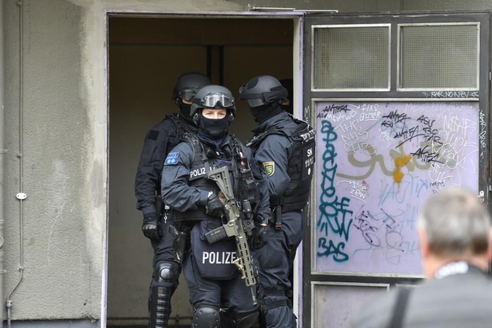 Polizisten am Dienstagvormittag bei den Durchsuchungen in Berlin.<span class="copyright">Reto Klar / Funke Foto Services</span>