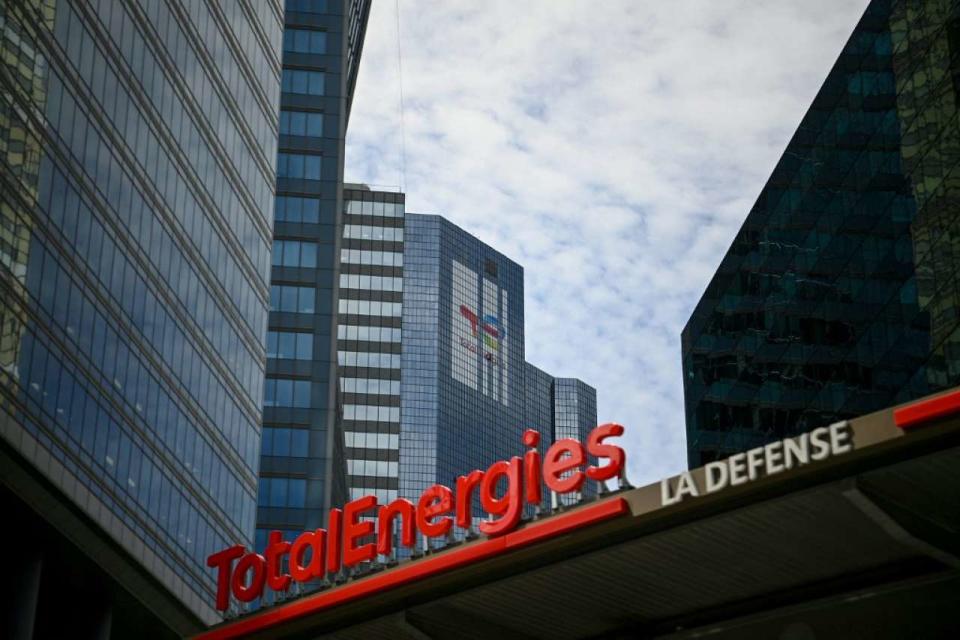 (FILES) This file photo taken on May 28, 2021 shows the TotalEnergies logo during its unveling ceremony, at a charging station in La Defense on the outskirts of Paris. - French energy giant TotalEnergies said on October 27, 2022, surging global oil and gas prices helped it post a massive jump in profits in the third quarter. Net profits soared 43 percent from the same period last year to $6.6 billion, with record performances for its natural gas and liquefied natural gas units. (Photo by Christophe ARCHAMBAULT / AFP)