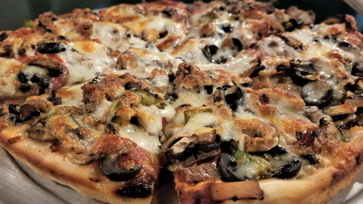 Best restaurant in Sarasota and Bradenton for pan pizza is closing, more top stories
