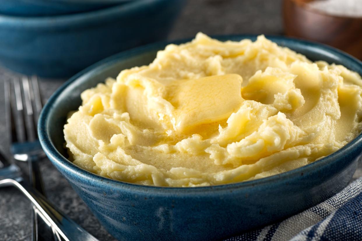 mashed potatoes with melted butter