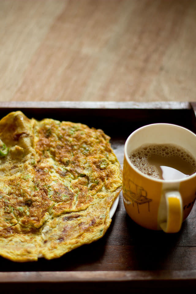 <strong>Get the <a href="http://www.vegrecipesofindia.com/egg-paratha-recipe-how-to-make-egg-paratha/" target="_blank">Egg Paratha recipe</a> from Veg Recipes of India</strong>