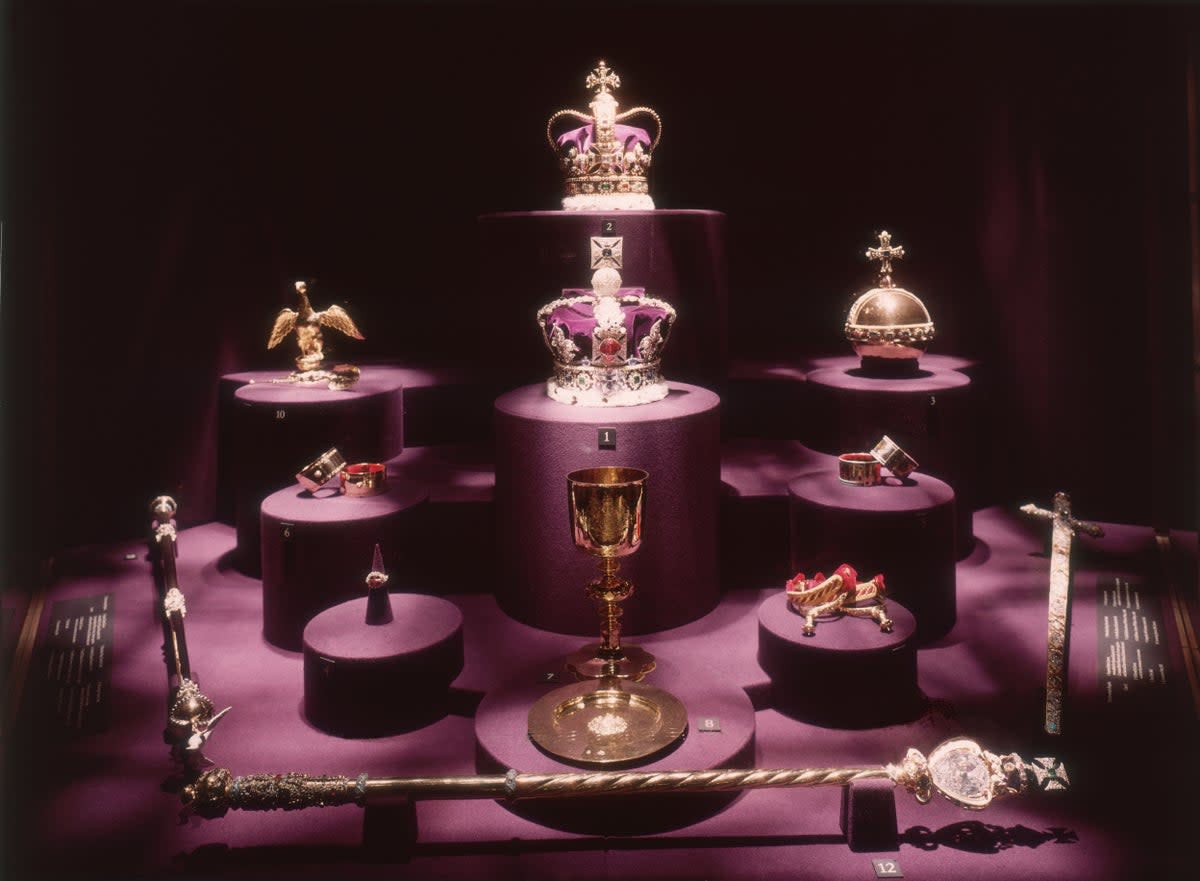 1953:  The British crown jewels with the Imperial State Crown centre (1) and St Edward&#39;s Crown (2) (Getty Images)