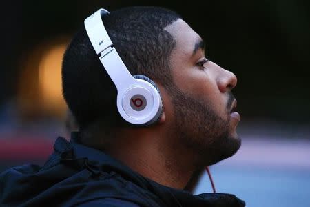 A man listens to Beats brand headphones on a street in New York, May 29, 2014. REUTERS/Eduardo Munoz