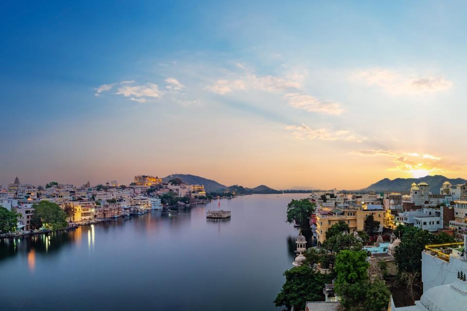 Udaipur city at lake Pichola in the evening, Rajasthan, India.