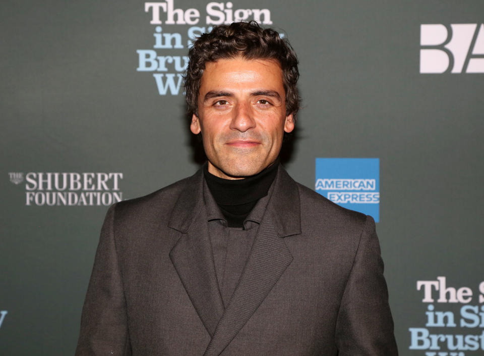 Oscar Isaac posing on a red carpet