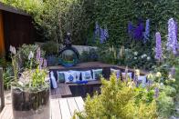 <p><strong>SHOW GARDEN | Award: SILVER-GILT</strong></p><p>Designed by Juliet Sargeant, this multi-layered garden, with vibrant blue and orange planting to reflect the colours of Blue Peter, encourages us to investigate the soil beneath our feet.</p><p>You can listen to the sounds of a compost heap in a subterranean observation chamber and watch what happens below ground.</p>