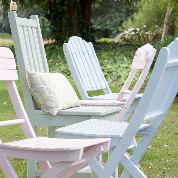 <p>With a quick lick of colourful paint you can completely transform your old outdoor furniture from dreary, to delightful. <a rel="nofollow noopener" href="http://www.hearthandmade.co.uk/garden-furniture-makeover/" target="_blank" data-ylk="slk:[Photo:Hearthandmade];elm:context_link;itc:0;sec:content-canvas" class="link ">[Photo:Hearthandmade] </a> </p>