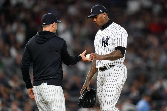 Aroldis Chapman 1,000 lb+ leg press 