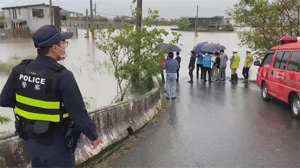 睡醒民宿、愛車已泡水中...　宜蘭七賢村8遊客一度受困