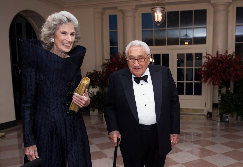 Henry Kissinger and his wife Nancy arrive for the State Dinner for President Xi of China at the White House on September 25, 2015 in Washington, DC. (AFP via Getty Images)