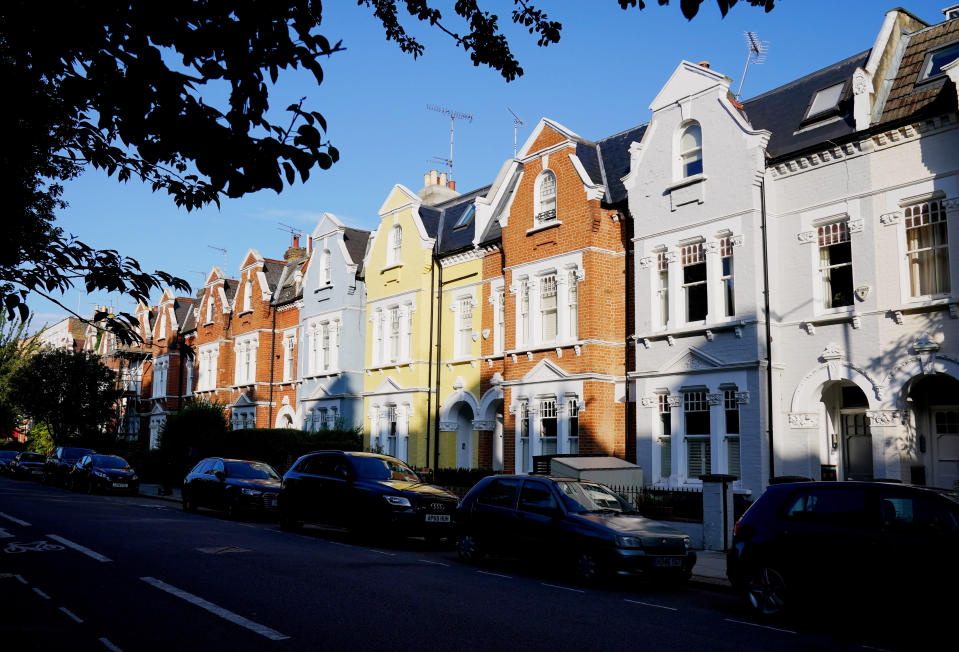 house price A view of terraced housing in Shepherd's Bush, London. Picture date: Thursday August 5, 2021.