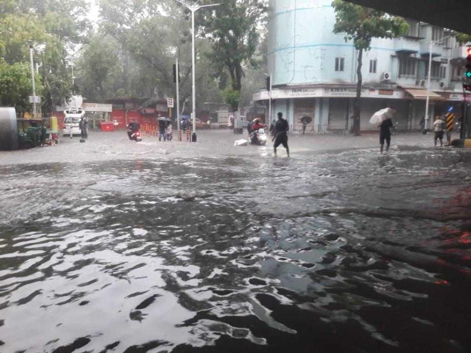 Mumbai rains. Photo courtesy: Yahoo stringer