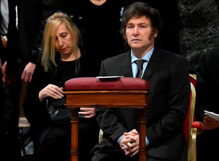 El presidente Javier Milei y su hermana Karina en la previa de la ceremonia de San canonización de la Beata María Antonia de San José de Paz y Figueroa en el Vaticano