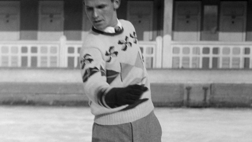 Photograph, Ice skating, Standing, Snapshot, Black-and-white, Recreation, Leg, Joint, Photography, Skating, 