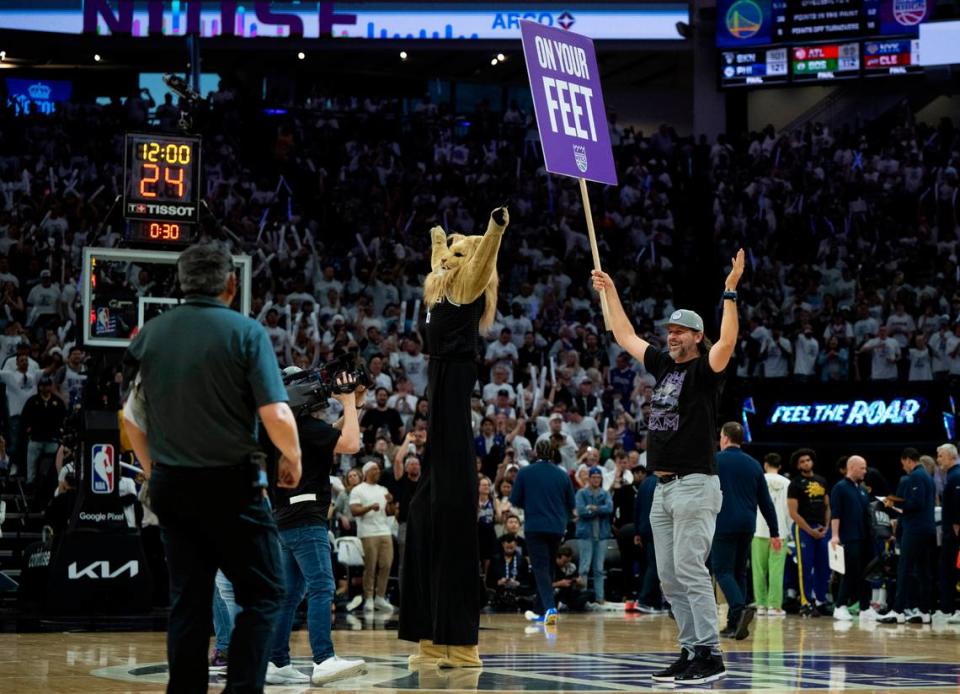 Former Sacramento Kings Brad Miller cheers on crowd before the fourth quarter with Samson during Game 1 of the first-round NBA playoff series at Golden 1 Center on Saturday, April 15, 2023.