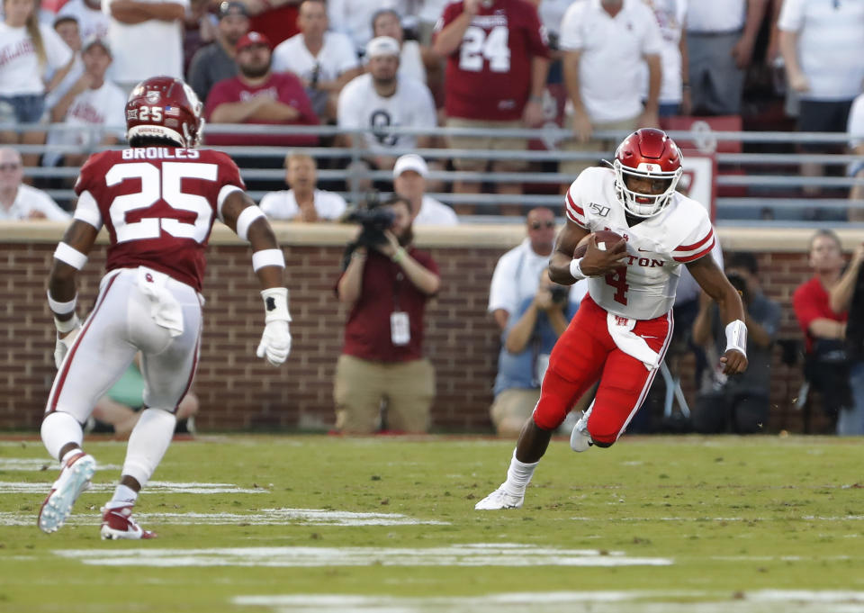 Houston quarterback D'Eriq King (4) runs the ball as Oklahoma safety Justin Broiles (25) closes in during the first half of an NCAA college football game in Norman, Okla., Sunday, Sept. 1, 2019. (AP Photo/Alonzo Adams)